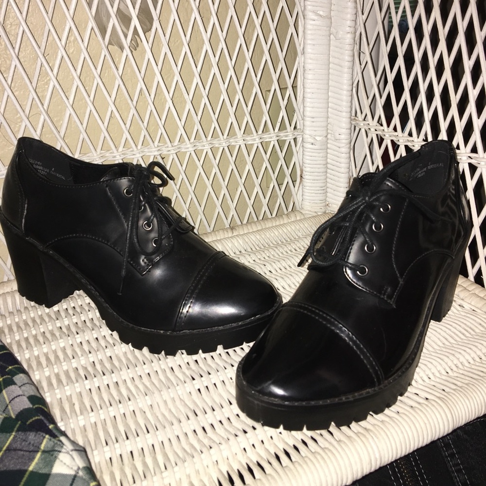 Black Oxford Heels - Picture 2 of 5